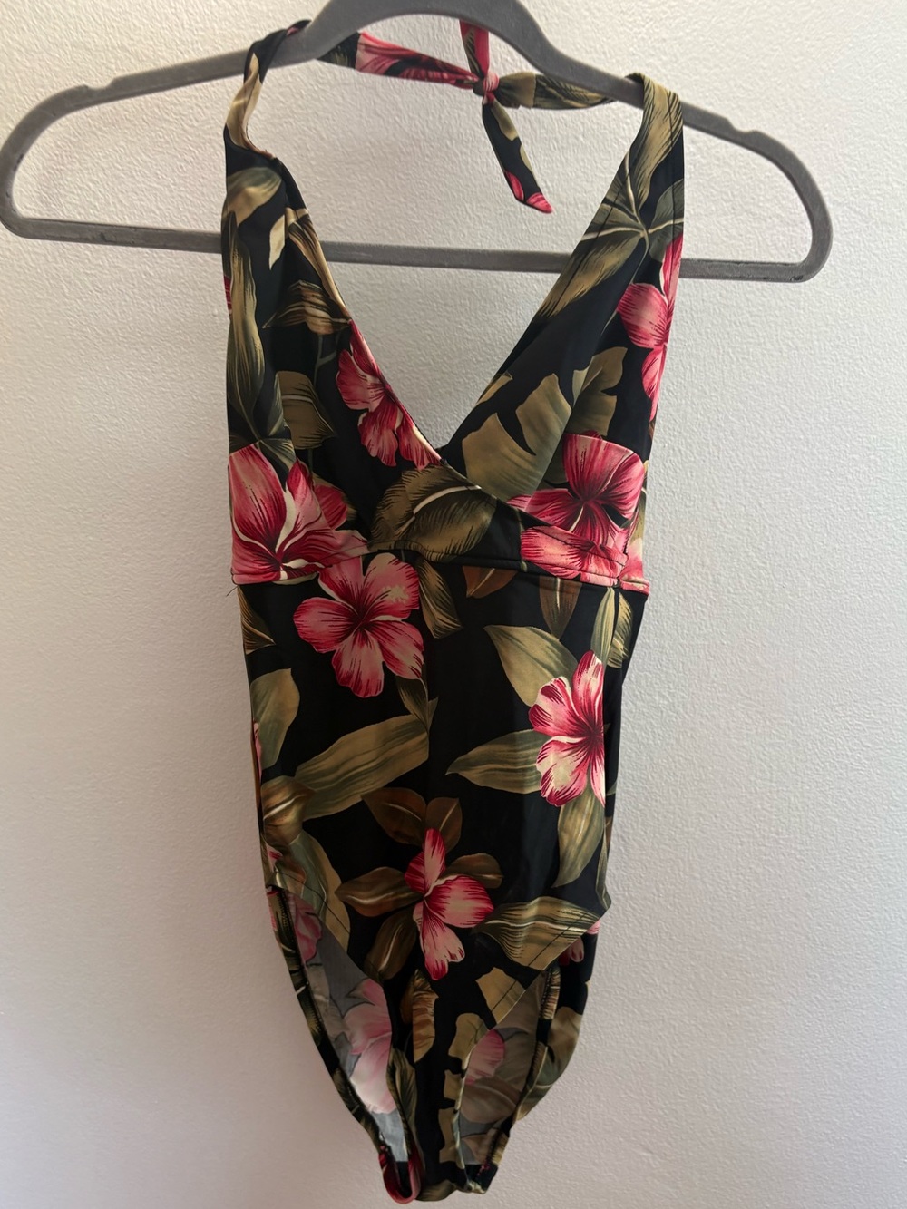Havana Jack’s Cafe Black Floral Hawaiian Halter Swimsuit 10